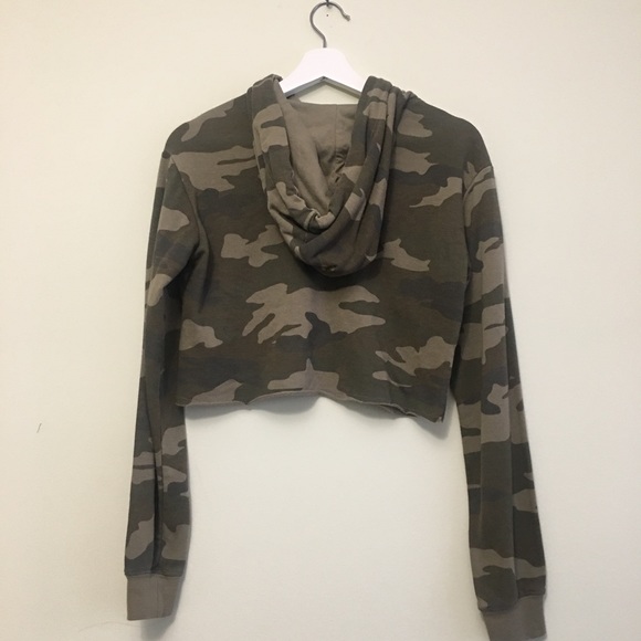 Camo Hoddie Crop Top - Picture 2 of 3